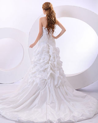 Sexy Deep V Halter Neck Gaun pengantin bergelombang ekor panjang Gaun pengantin