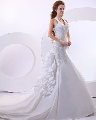 Sexy Deep V Halter Neck Gaun pengantin bergelombang ekor panjang Gaun pengantin